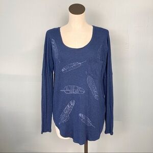𝅺life is Good Carefree Pocket Tee Scattered Feather